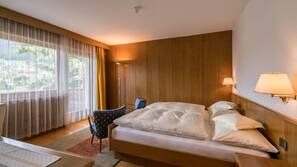 In-room safe, desk, laptop workspace, free WiFi