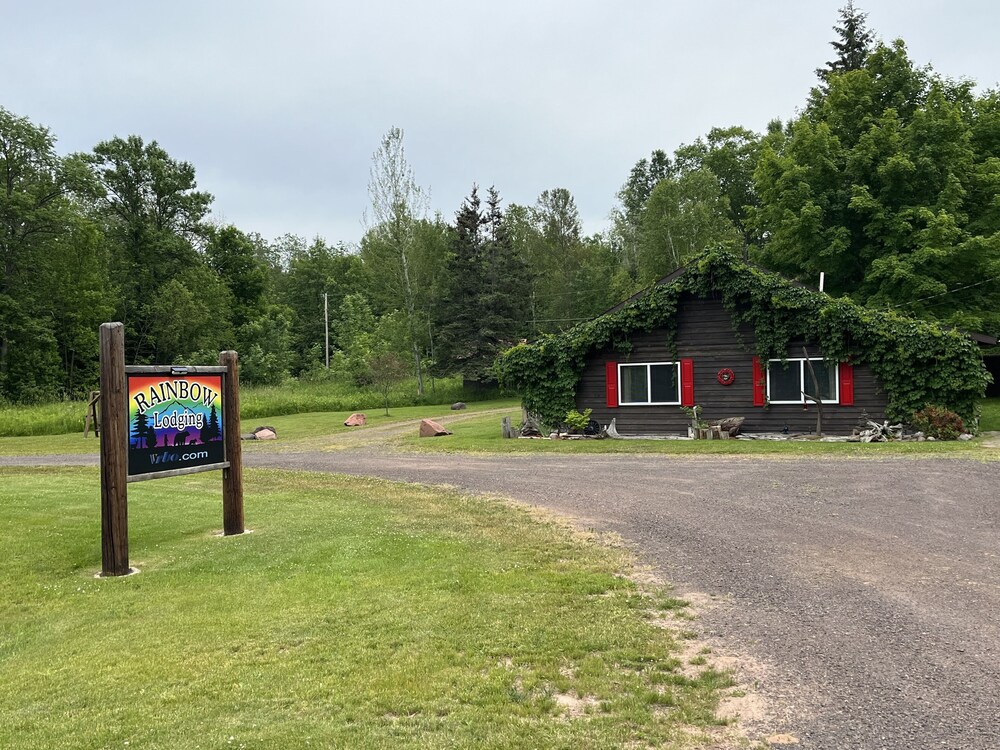 Clean & Cozy family friendly cabin close to the Porcupine Mountains