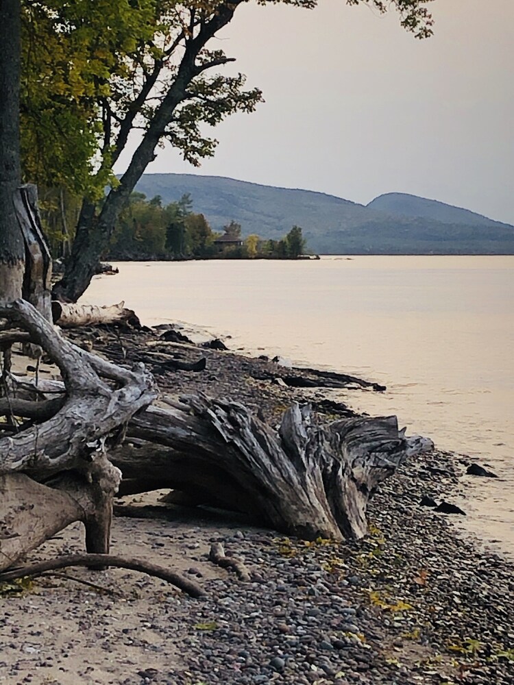 Clean & Cozy family friendly cabin close to the Porcupine Mountains