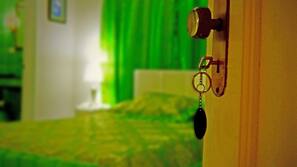Minibar, individually decorated, individually furnished, blackout drapes
