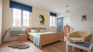 Escrivaninha, Wi-Fi de cortesia, roupa de cama
