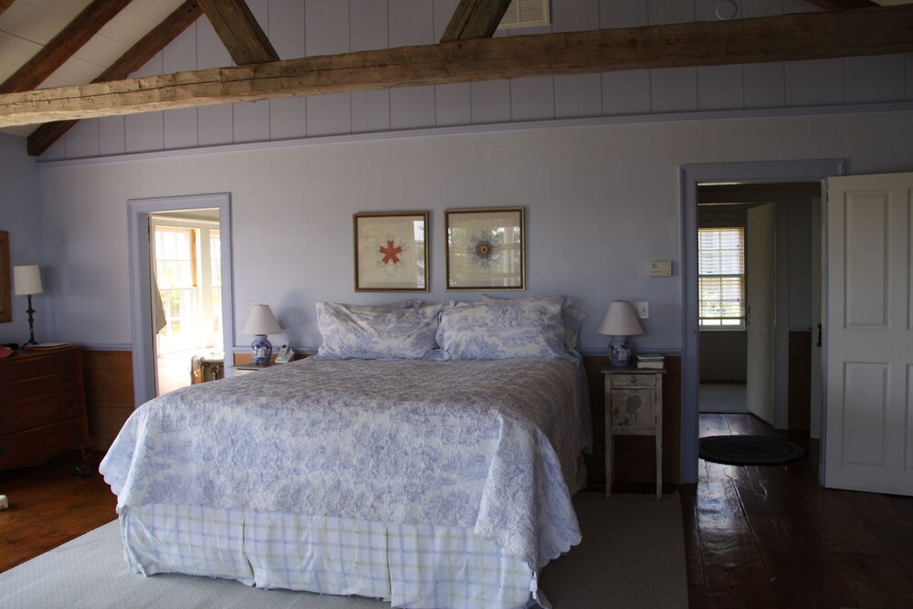 Waterfront home with spectacular views on the Fox Islands Thorofare