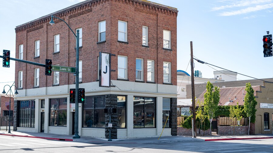 The Jesse Hotel & Bar