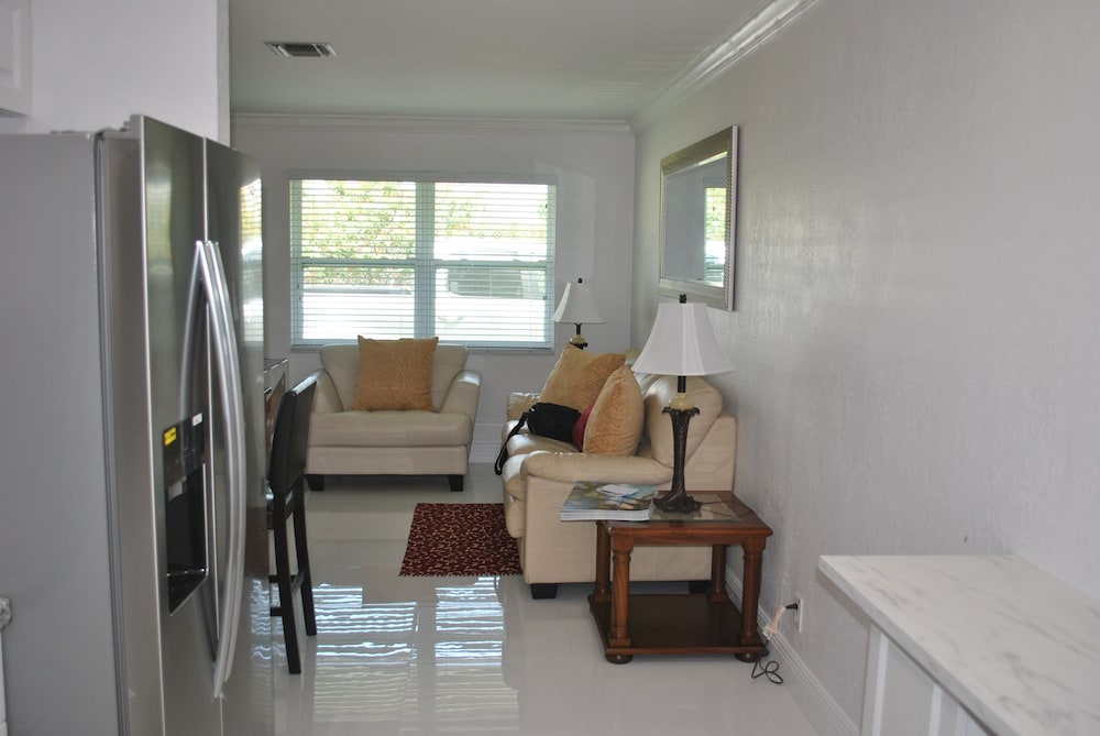 Stunning  2 BR  APT! Close to all Casinos,Beaches and Hard Rock Stadium.