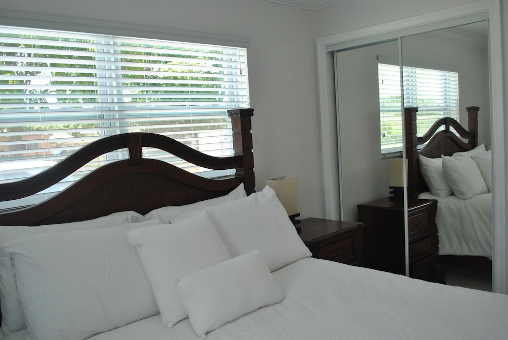 Stunning  2 BR  APT! Close to all Casinos,Beaches and Hard Rock Stadium.