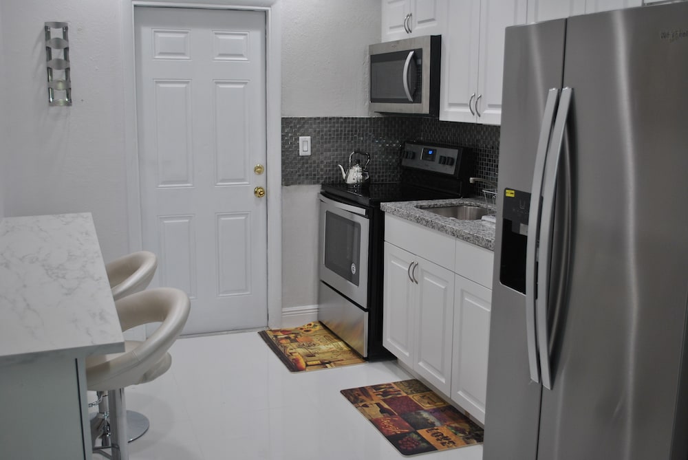 Stunning  2 BR  APT! Close to all Casinos,Beaches and Hard Rock Stadium.