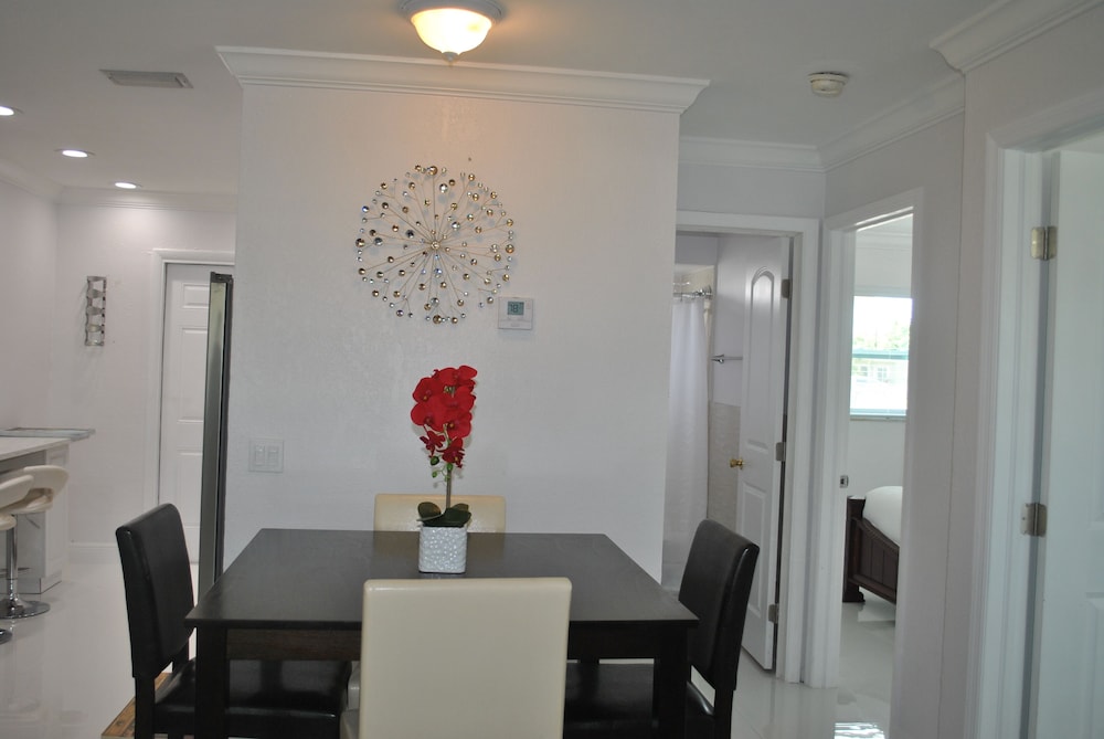 Stunning  2 BR  APT! Close to all Casinos,Beaches and Hard Rock Stadium.