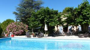 Piscine extérieure (ouverte en saison)