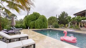 Piscine extérieure (ouverte en saison)