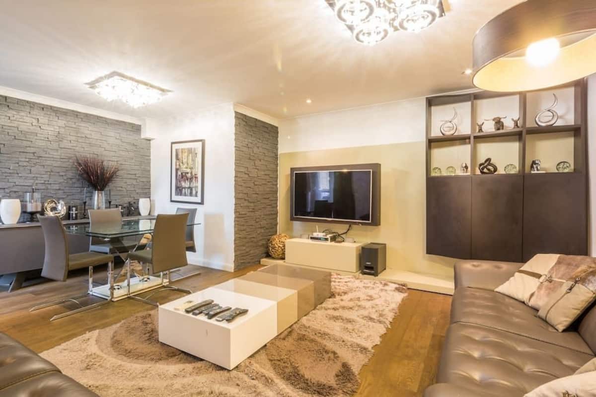 Three Bed Greville Luxury Apt Parking 1 In London Expedia