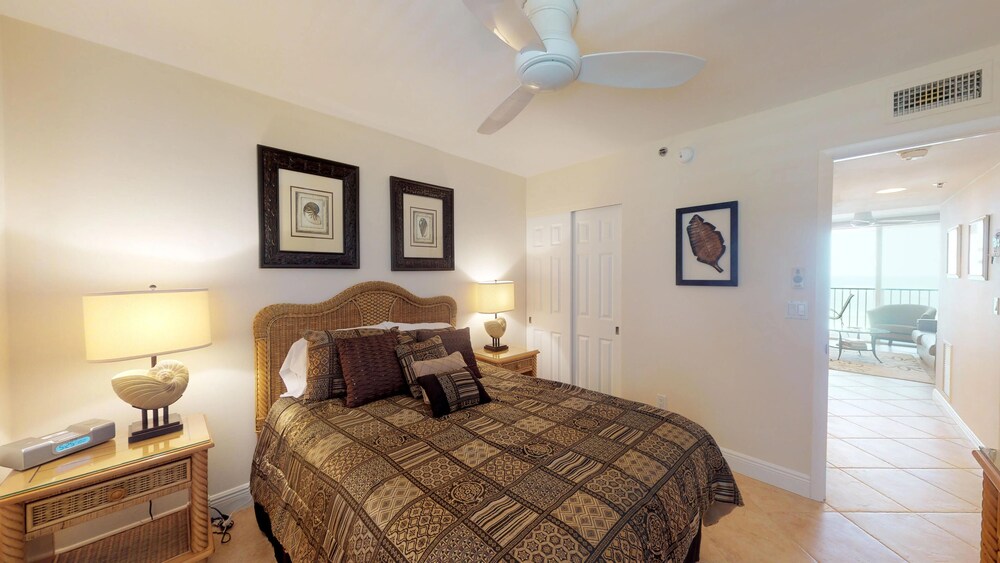 Incredible Views from this Renovated Beachfront Getaway the Apollo!!! Marco Island Vrbo