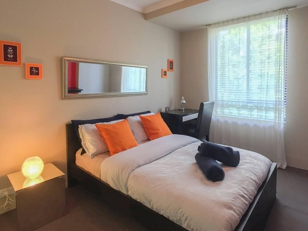 Private Room in Garden Oasis Close to City