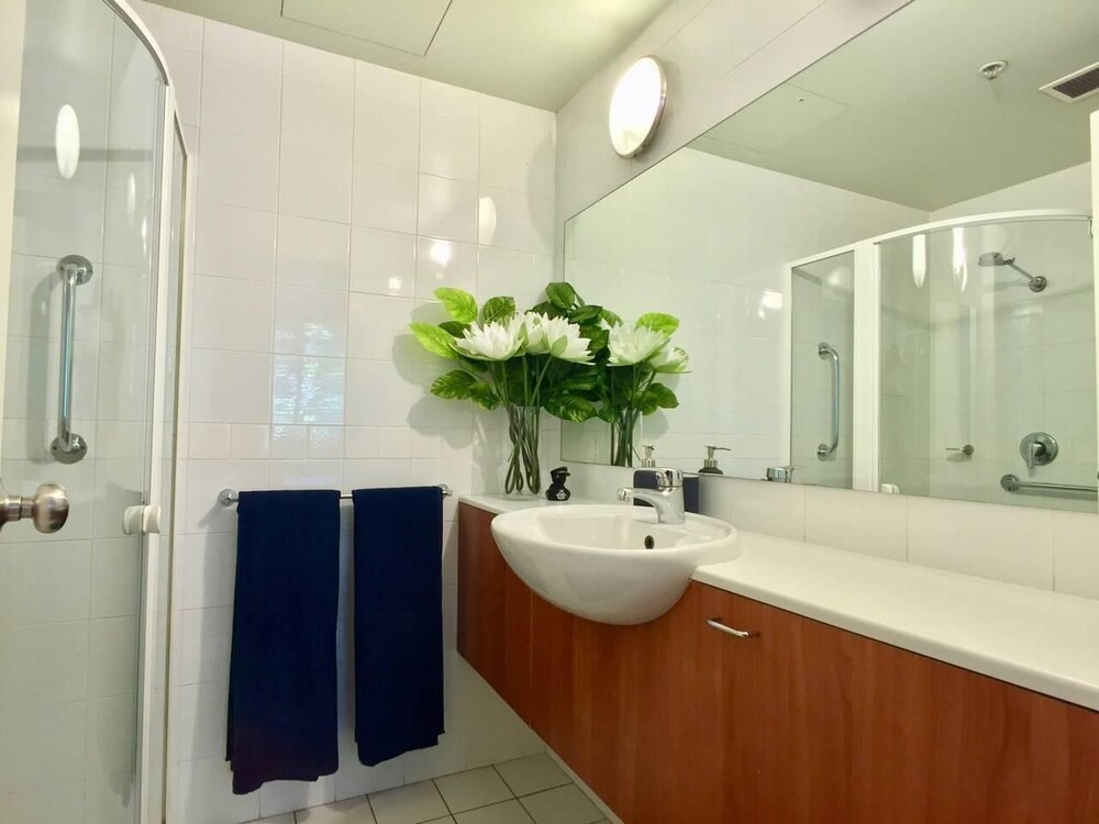 Private Room in Garden Oasis Close to City