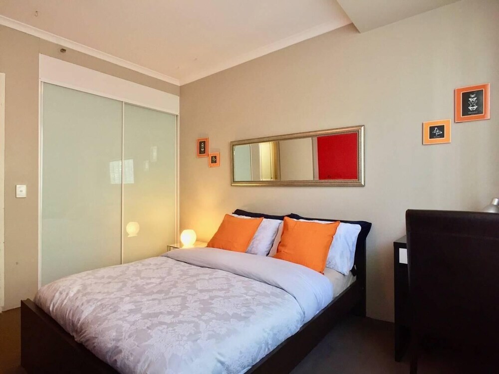 Private Room in Garden Oasis Close to City