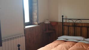 1 bedroom, premium bedding, desk, laptop workspace