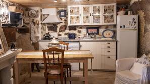 Kühlschrank, Mikrowelle, Ofen, Herd