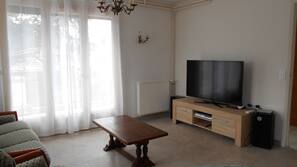 TV, DVD player, books, video library