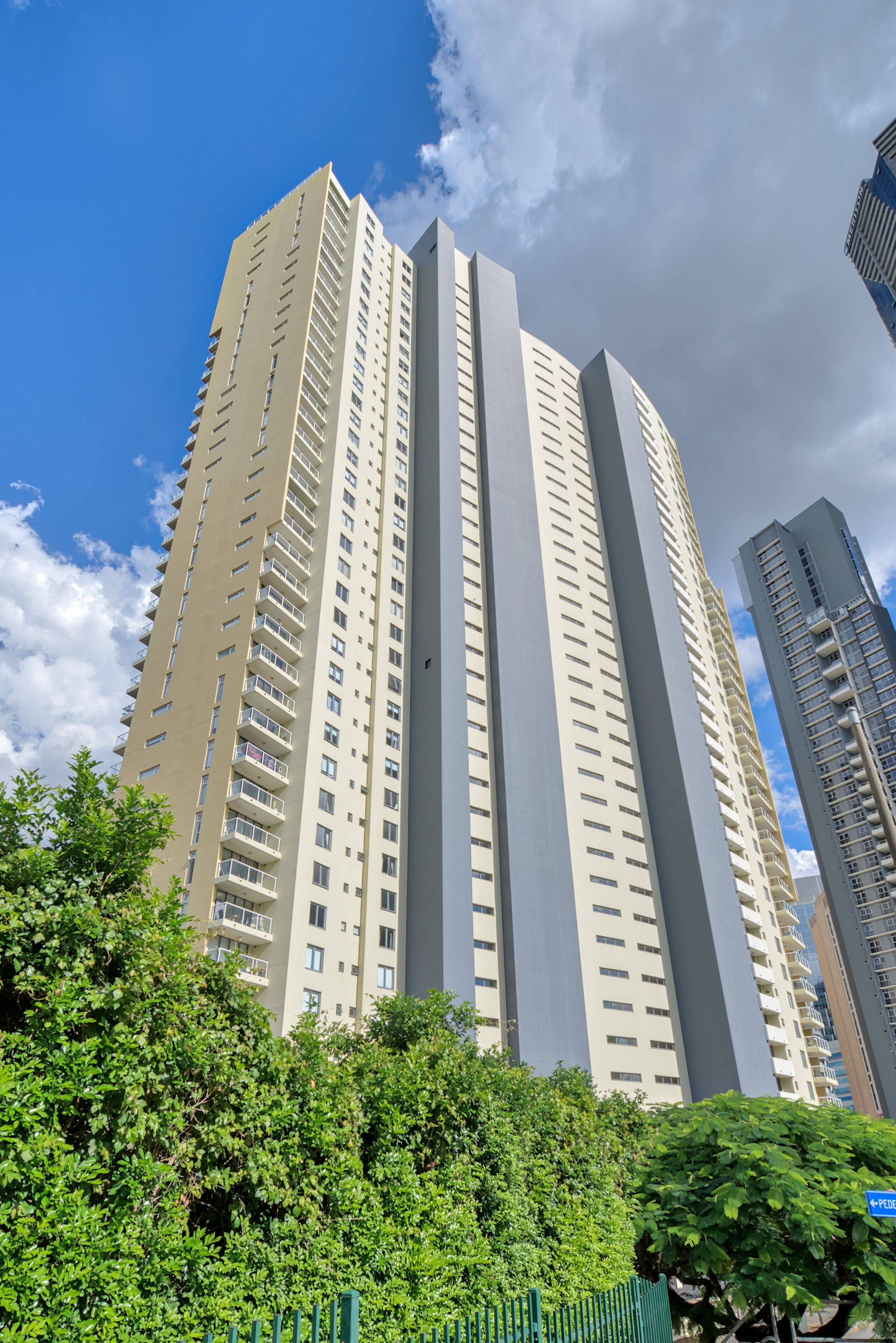 Spectacular Riverside Apartment ~ Brisbane Cbd!