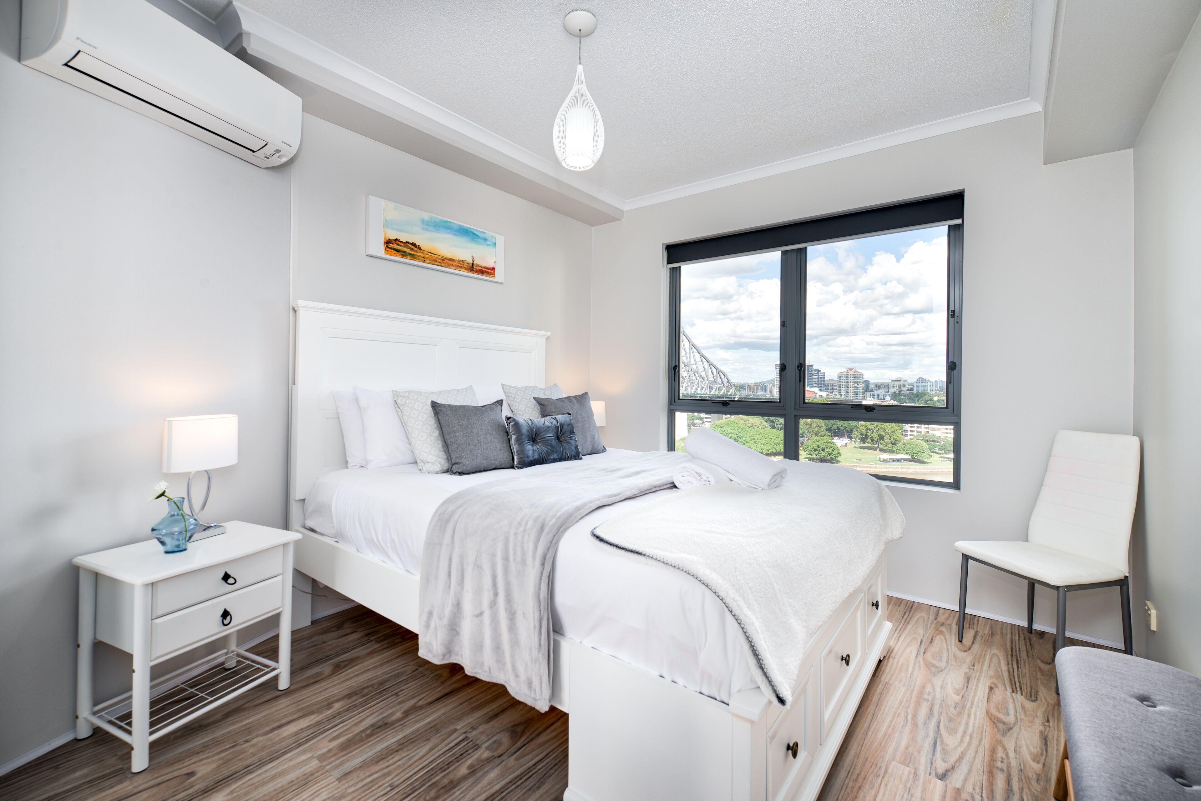 Spectacular Riverside Apartment ~ Brisbane Cbd!