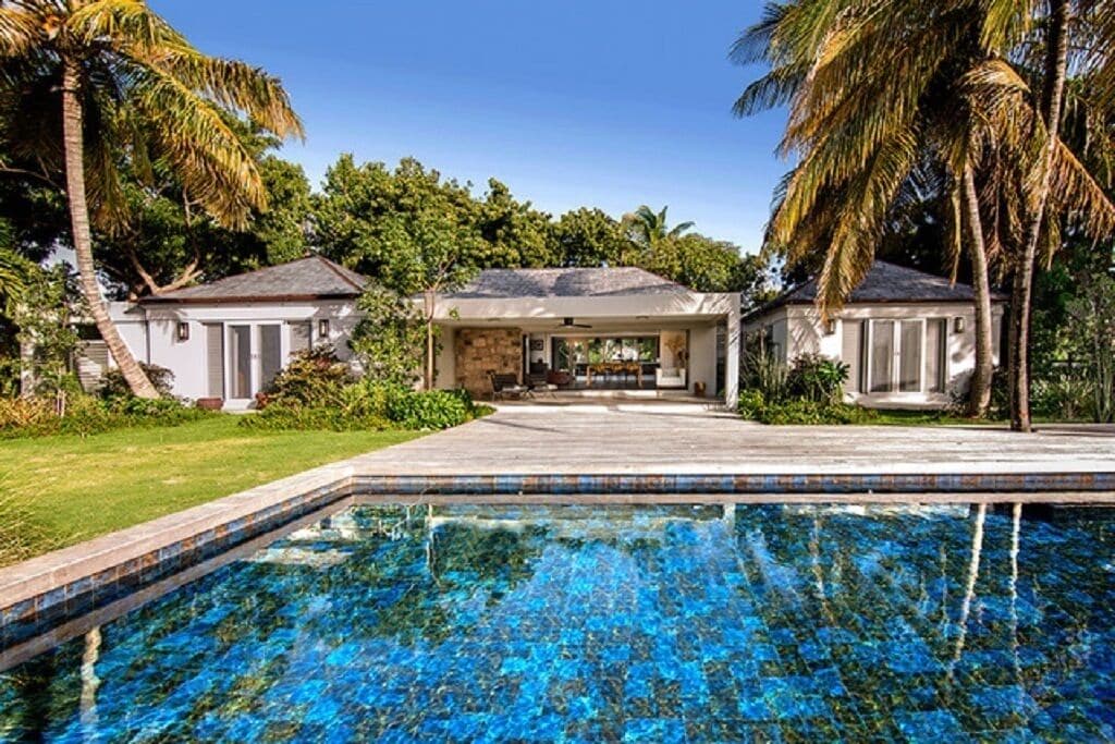 7 Bedroom Property, Walk to Marinas, 2 pools, 4 buildings, Amazing view & breeze in English Harbour, Antigua and Barbuda