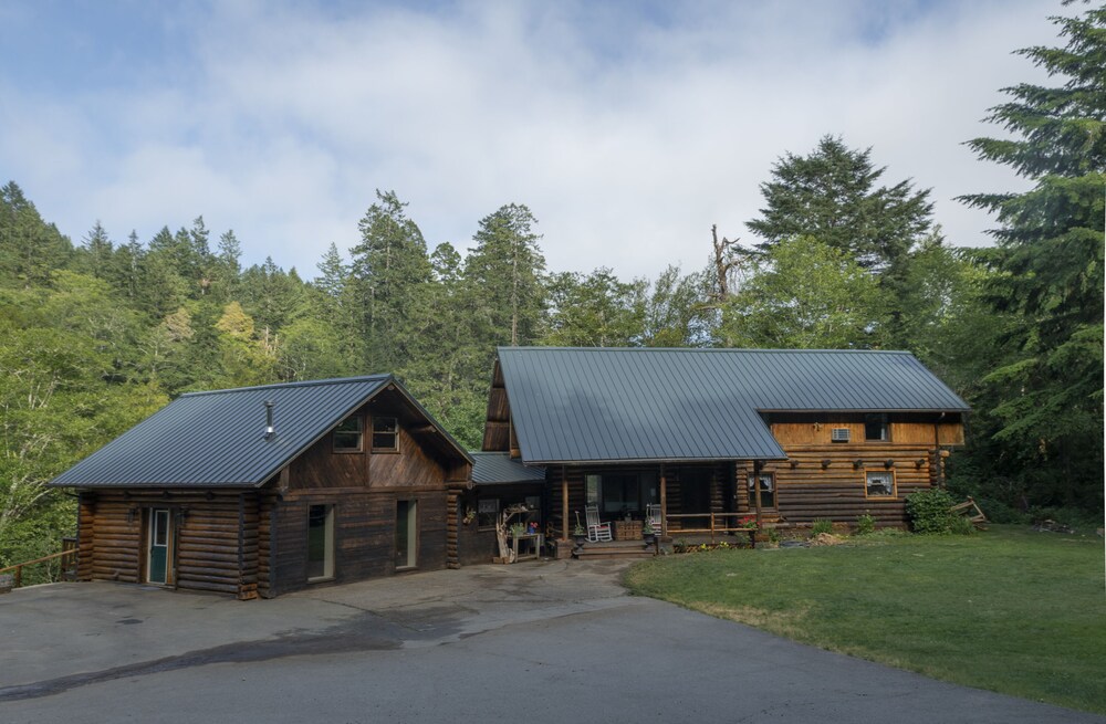 Rustic Cabin In The Mountains Of Brookings Oregon In Oregon Coast