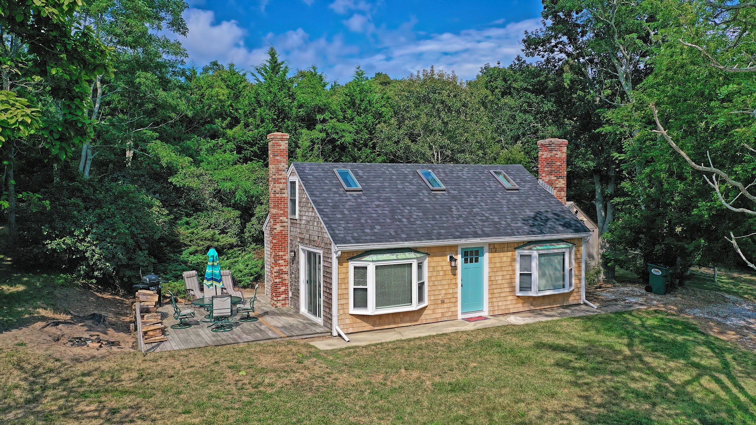 Bright & open private home, close to beach. Renovated clean and pet friendly! in North Truro, United States