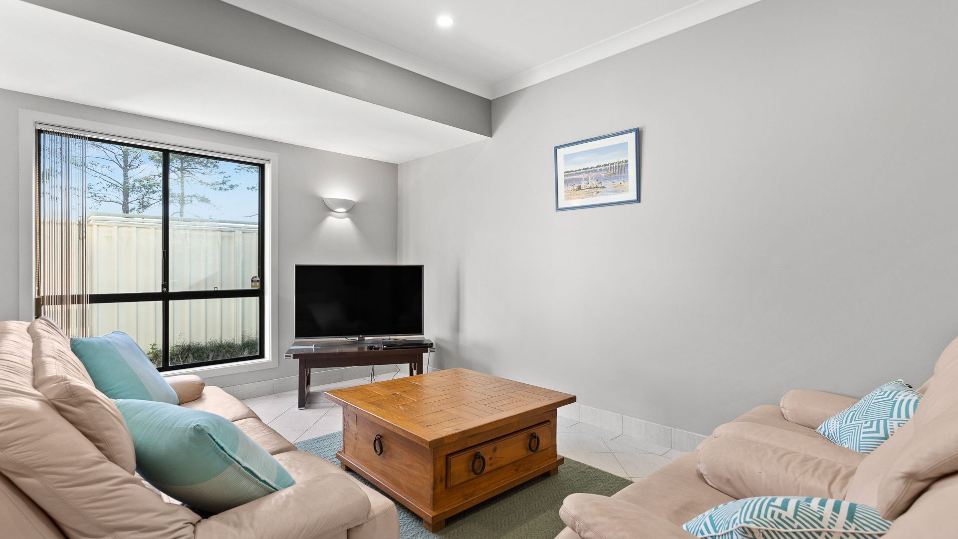 PAR3/45 - SPACIOUS TOWNHOUSE ON PARK