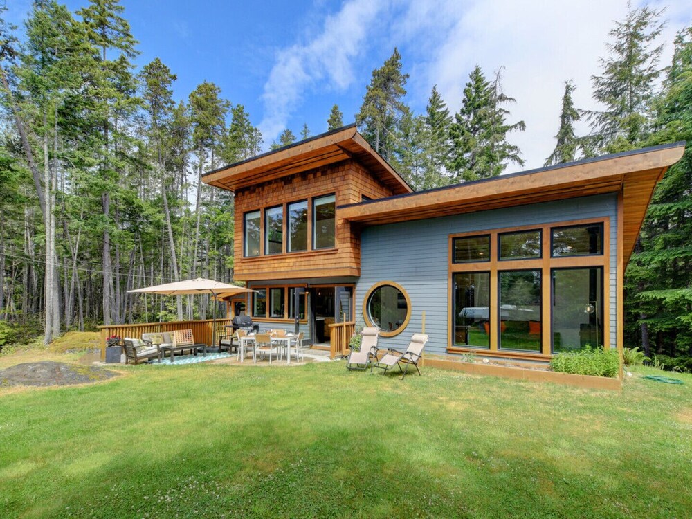 West Coast Escape Sleeps 8 W Hot Tub In Sooke Hotel Rates