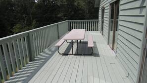 Individually decorated, individually furnished, linens