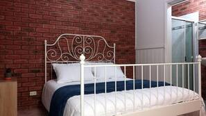 Premium bedding, pillow top beds, desk, free cots/infant beds