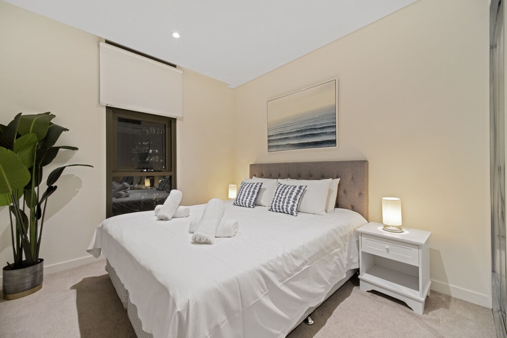 New 2 Bedroom Apt Minutes Walking to Darling Harbour