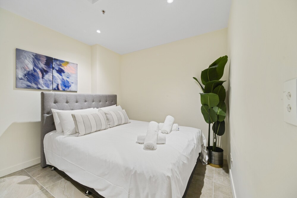 New 2 Bedroom Apt Minutes Walking to Darling Harbour