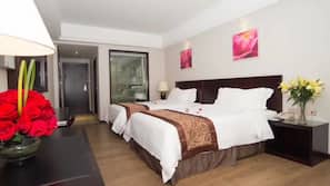 In-room safe, blackout drapes, free WiFi, linens