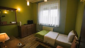Zimmersafe, Verdunkelungsvorhänge, Bügeleisen/Bügelbrett
