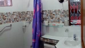 Shower, free toiletries, bidet, towels