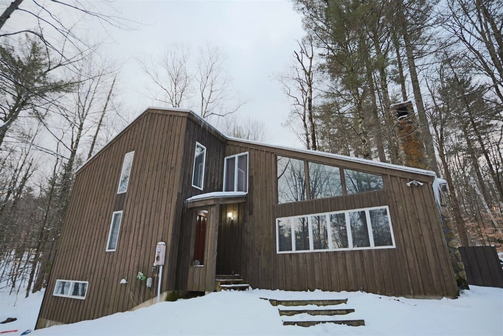 Four Bedroom Pet Friendly Vacation Home in Waterville Estates, NH!