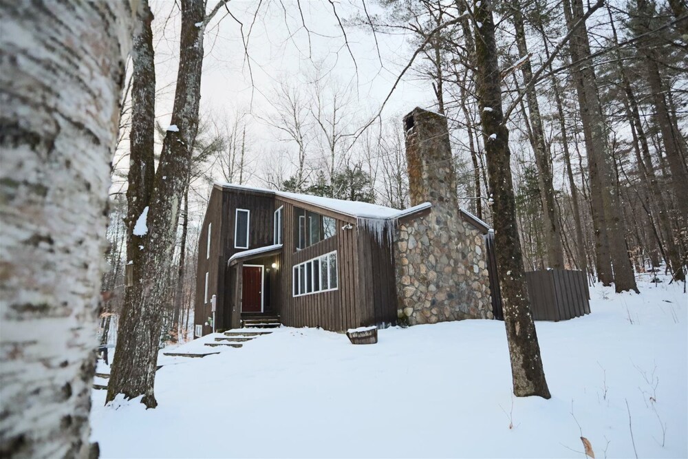 Four Bedroom Pet Friendly Vacation Home in Waterville Estates, NH!