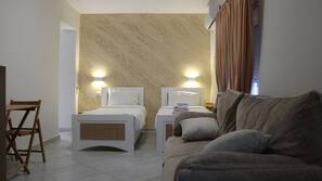 Frette Italian sheets, premium bedding, in-room safe, desk
