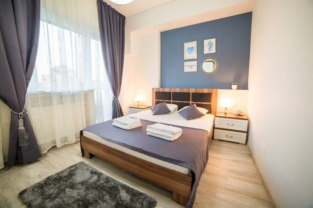 Bucharest Wander Victoria One Bedroom Apartment with Old City View