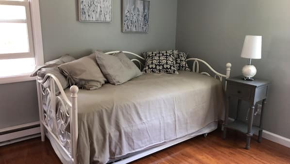 3 bedrooms, WiFi, linens