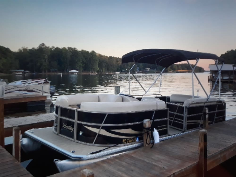 Lake Tillery Main Channel Lakefront Home, Pontoon available for rent