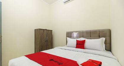 RedDoorz Syariah near RS Mitra Keluarga Depok