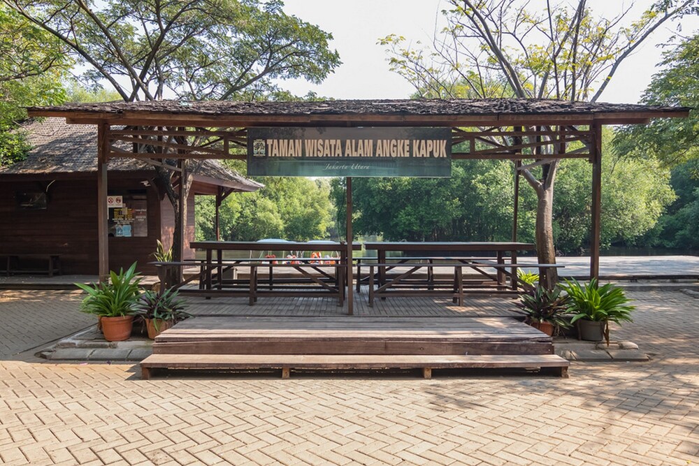Reddoorz Resort At Taman Wisata Mangrove In Jakarta Expedia