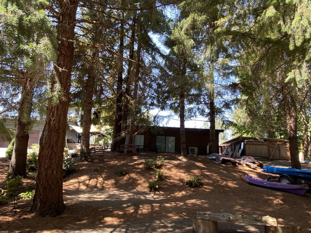 Riverfront Estate Inside Molalla State Park , Canby, OR Vacation Rental