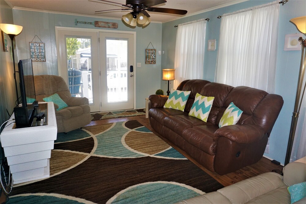 Ocean Lakes 3 bed/2 Bath sleeps 7-Golf Cart INCLUDED 