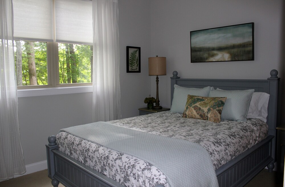 Flat Rock Cottage on Beautiful Highland Lake Flat Rock Vrbo