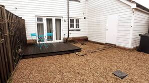 3 bedrooms, iron/ironing board, WiFi, linens