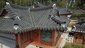 2 bedrooms, premium bedding, individually decorated