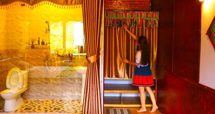 The Art - Golden Jungle House