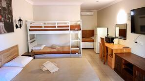 Individually furnished, desk, iron/ironing board, free WiFi